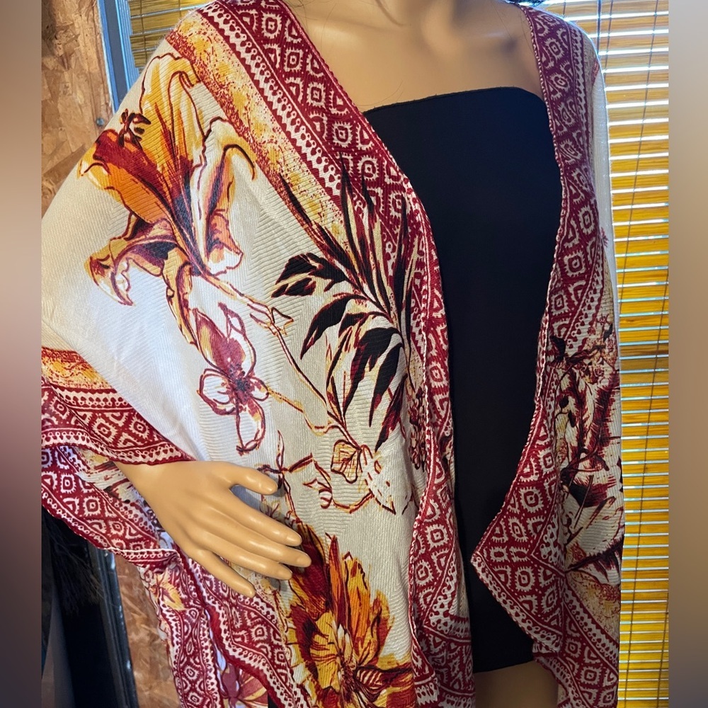 VINCE CAMUTO Ruana and Floppy Hat Set In Neutral Rust - Picture 3 of 12